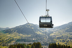 Gondelbahn Eggli mit Blick aufs Dorf Gstaad